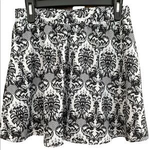 MINE skater style skirt with elastic waistband, size M, gray/ black design